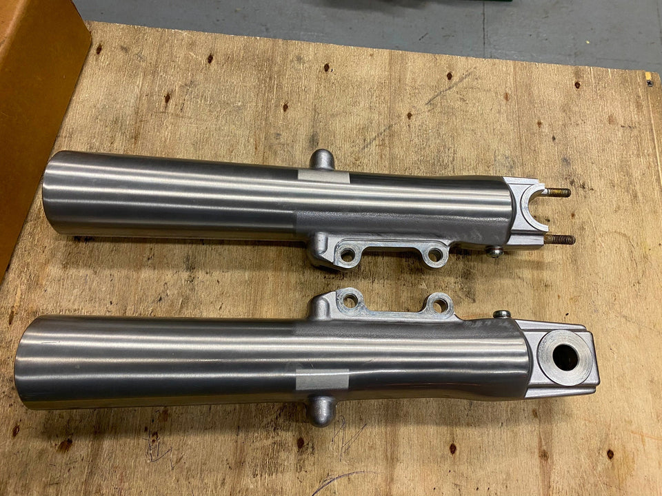 FRONT FORK SLIDERS LOWER LEG HARLEY TOURING ROAD KING FLH ULTRA CLASSIC 2000-08