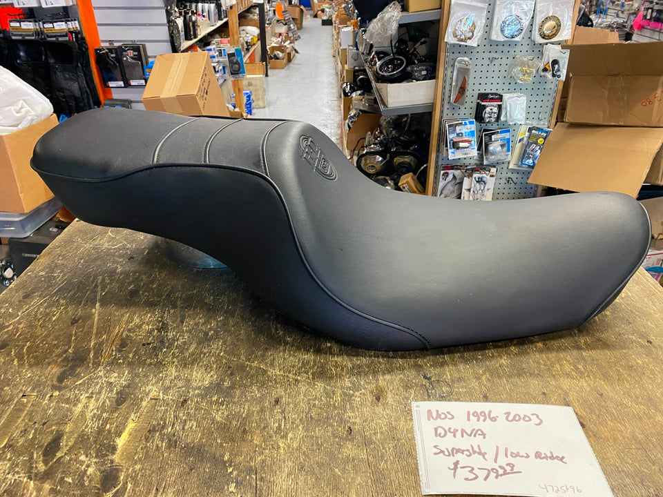 NOS 1996-2003 DYNA SEAT LOGO OEM FACTORY SUPERGLIDE LOW RIDER FXD FXDL SMOOTH