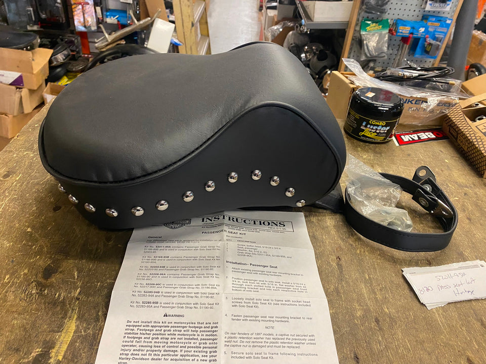 NEW FACTORY STUDDED SEAT PASSENGER P PAD HARLEY HERITAGE SOFTAIL 1986-2006 FLSTC