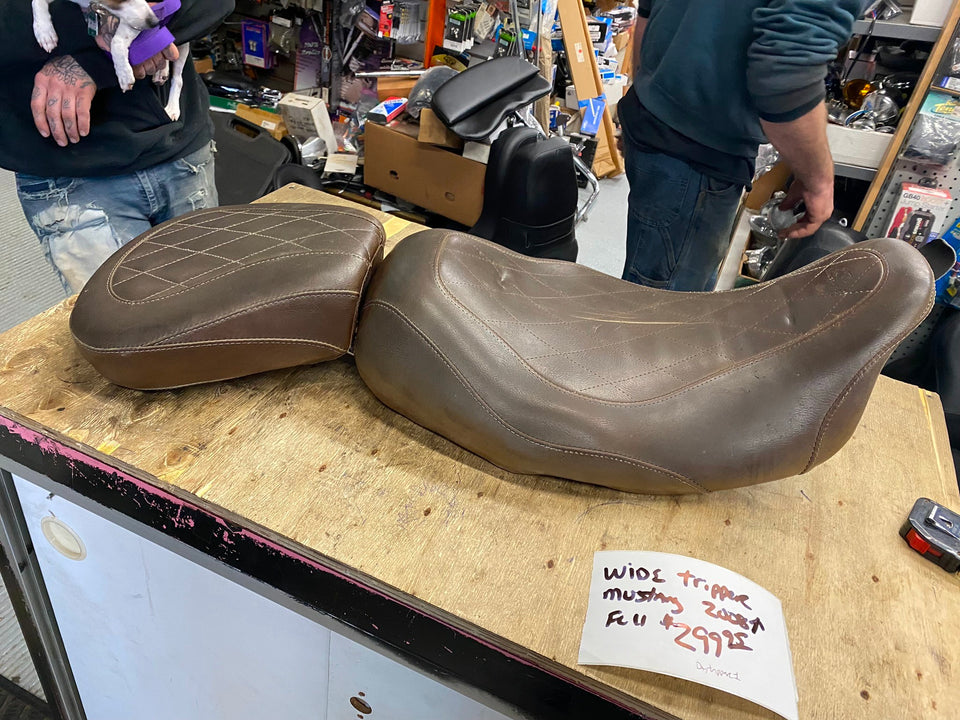2008^ HARLEY TOURING MUSTANG SEAT WIDE TRIPPER SOLO PAD BAGGER FLHX GLIDE BROWN