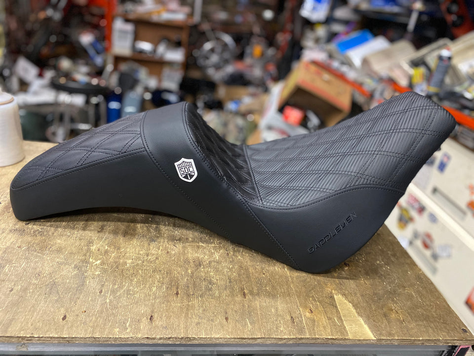 PRO SERIES SDC PERFORMANCE GRIP SEAT SOFTAIL STREET BOB FXBB M8 SADDLEMAN HARLEY