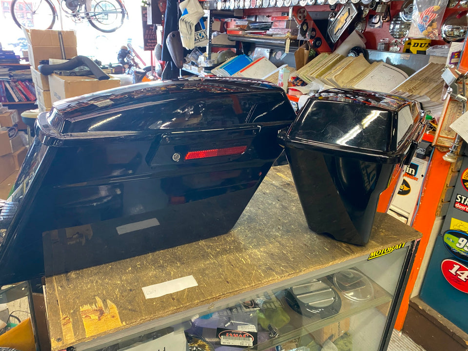 OEM SADDLEBAGS VIVID BLACK HARLEY TOURING STREET ROAD GLIDE KING 1993-2013 HARDW