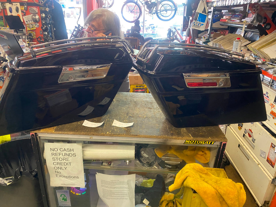 OEM VIVID BLACK SADDLEBAGS HARLEY TOURING FLH ULTRA CLASSIC ROAD KING GLIDE 93-1