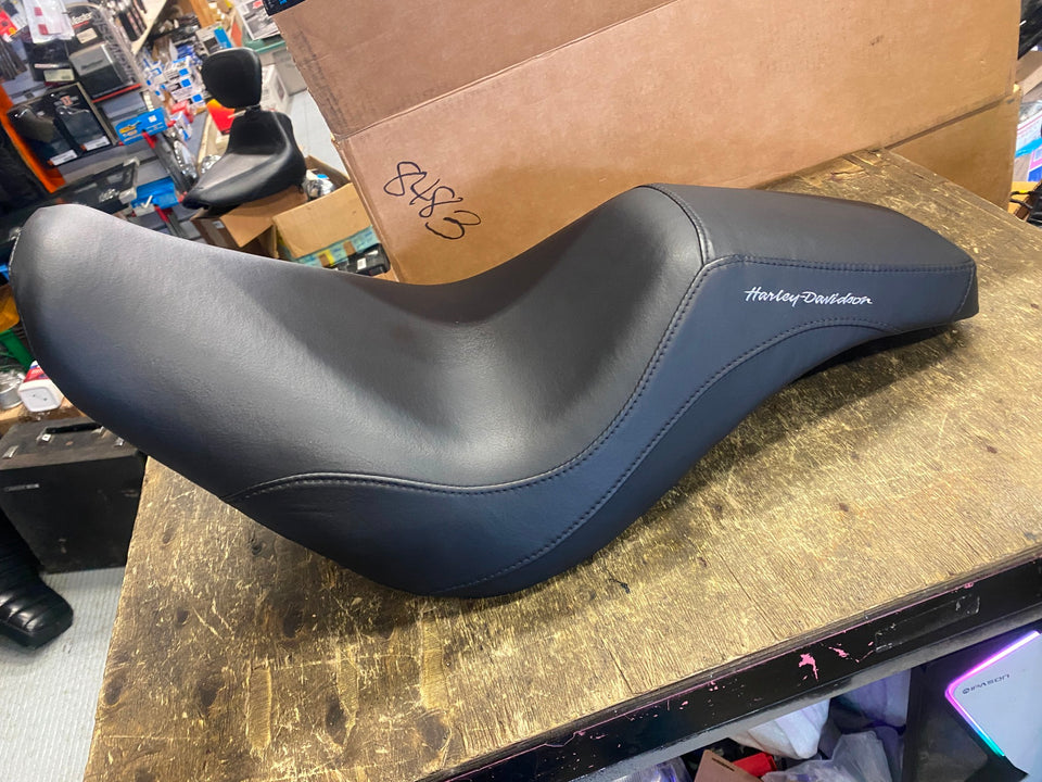BADLANDER SEAT HARLEY 18^ FXLR FLSB SOFTAIL LOW RIDER M8 LOW PROFILE OEM CUSTOM