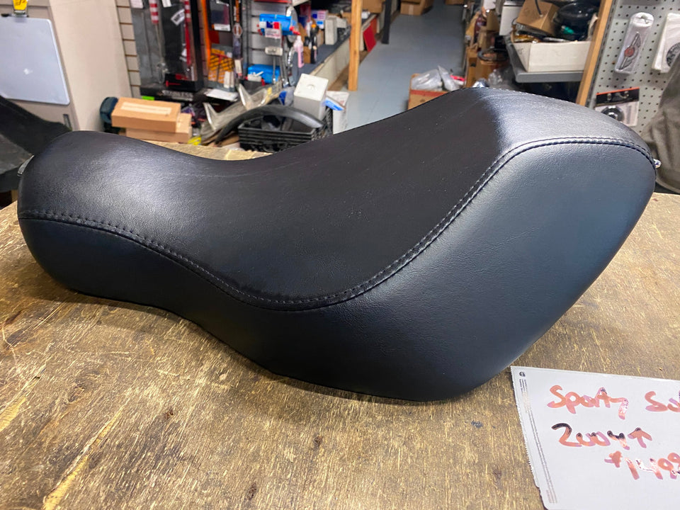NEW T/O SOLO SEAT HARLEY SPORTSTER 883 1200 51550-11 FACTORY OEM STOCK