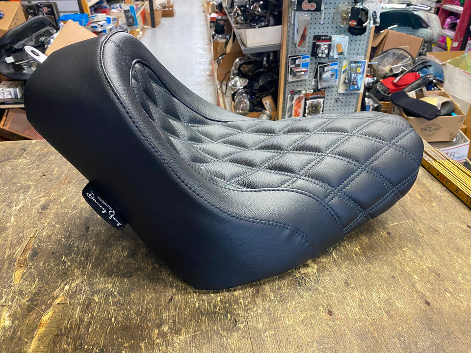 DANNY GRAY WEEKDAY SOLO SEAT HARLEY FLHC FLDC 2018^ HERITAGE SOFTAIL FLSL FXBB