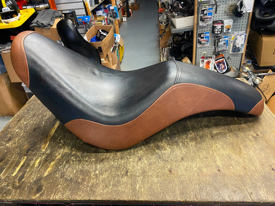 BADLANDER HARLEY SOFTAIL HERITAGE FATBOY BROWN SEAT 2007-2017 TWIN CAM FXST FLST