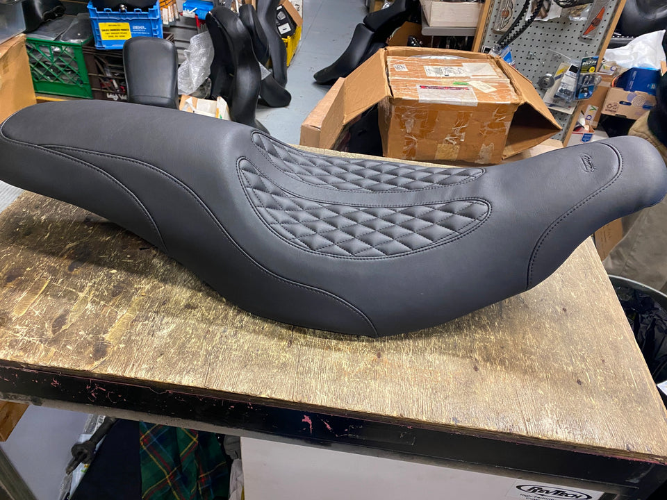 MUSTANG PEREWITZ DIAMOND SEAT 1997-2007 HARLEY TOURING STREET GLIDE ULTRA FLH