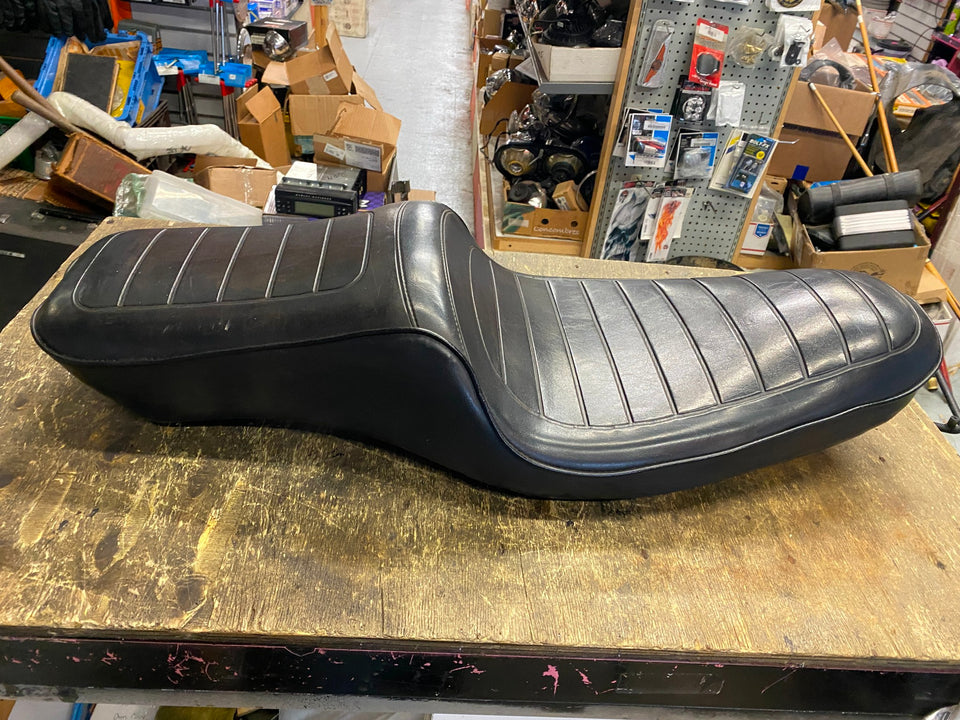 OEM SEAT RIBBED HARLEY IRONHEAD SPORTSTER 1979-1981 FACTORY XLH 1000 STOCK ORIG