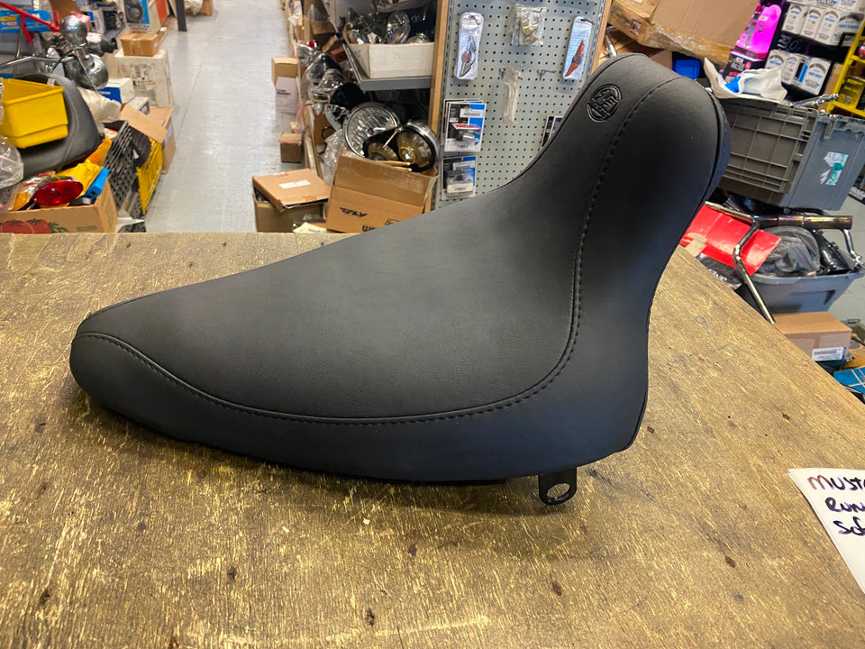 HARLEY SOFTAIL HERITAGE FATBOY RUNAROUND SOLO SEAT 1984-2006 LOW PROFILE MUSTANG