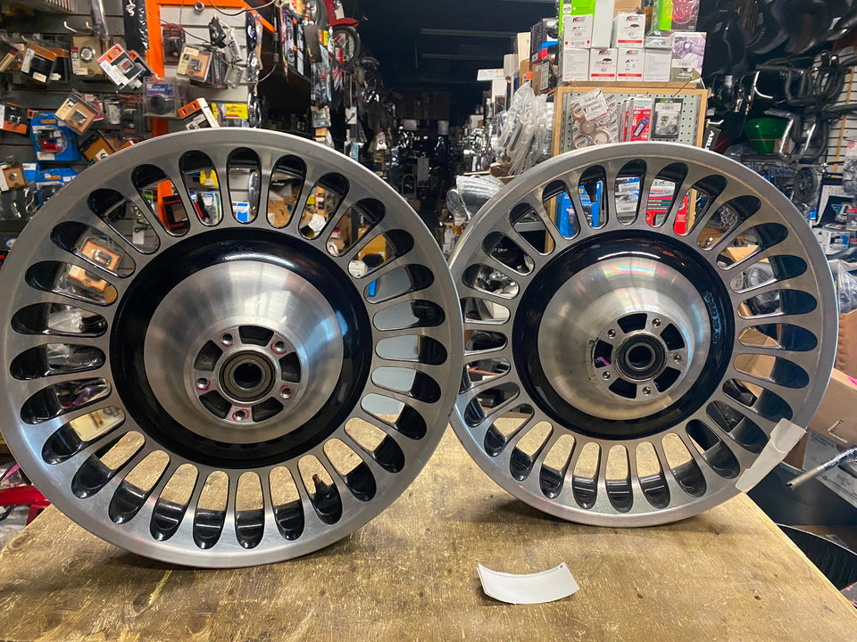 MAG WHEELS 3.00X17 FRONT REAR HARLEY BAGGER SOFTAIL CHOPPER 25MM 2000-2007 CUSTO