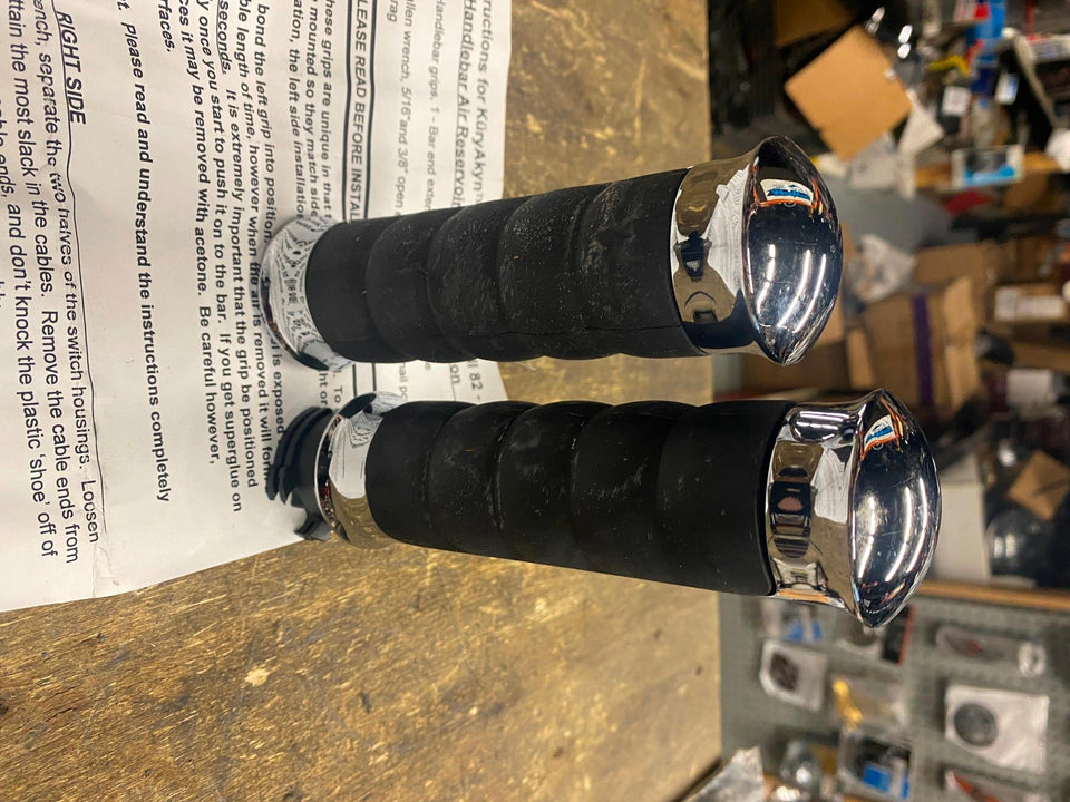 KURYAKYN ISO SABRE GRIPS 1" HANDLEBARS HARLEY SPORTSTER DYNA SOFTAIL FXR FLH CAB