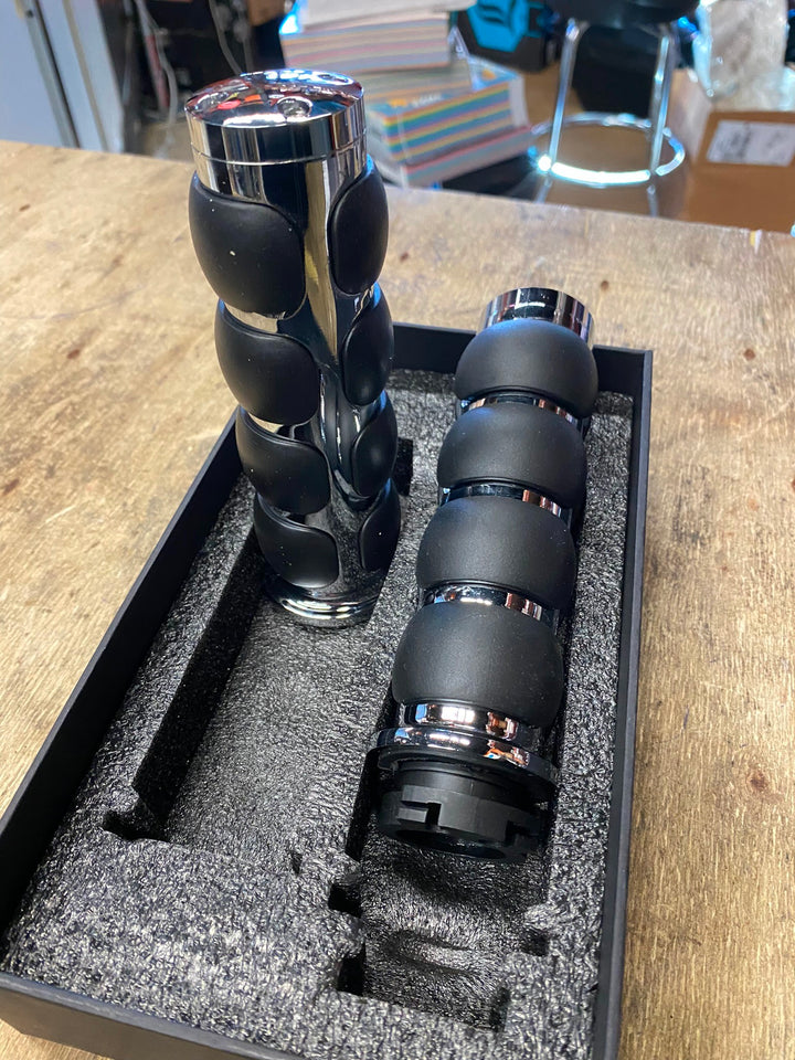 CUSTOM GRIPS HARLEY SPORTSTER DYNA BAGGER SOFTAIL ALUM RUBBER FXR CHOPPER 1973^