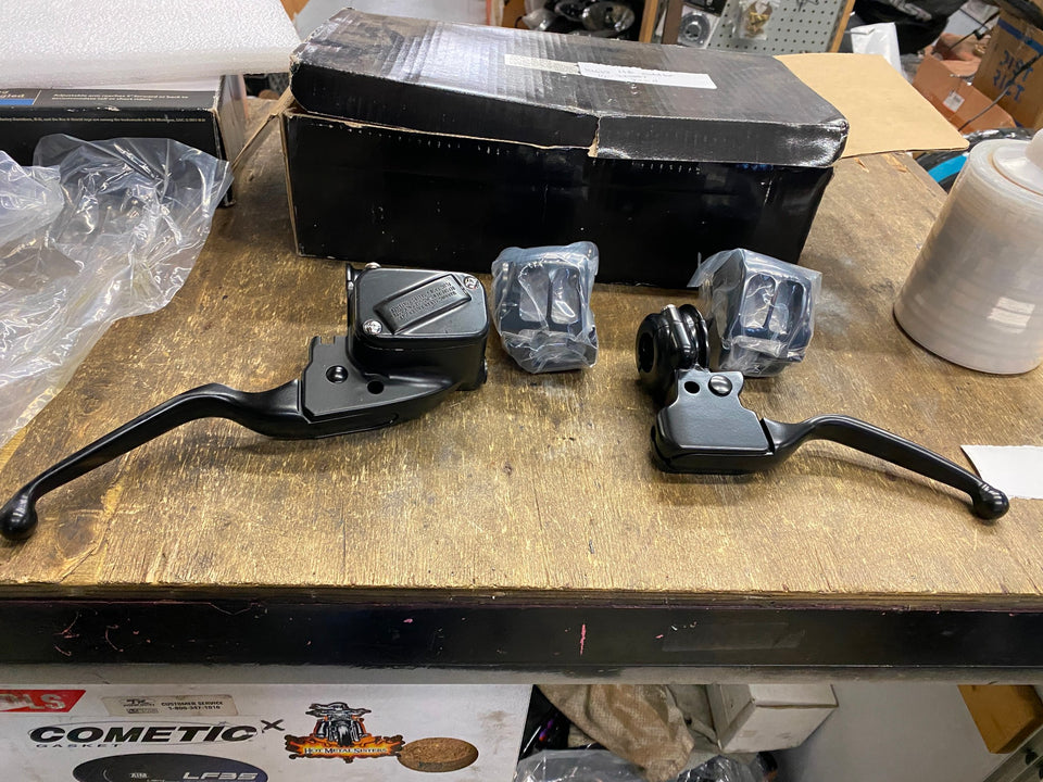 HANDLEBAR MASTER CYLINDER CLUTCH PERCH CONTROL KIT BLACK 2015^ HARLEY SOFTAIL LE