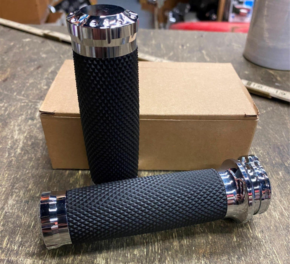 CUSTOM CHROME HANDLEBAR GRIPS HARLEY SOFTAIL DYNA SPORTSTER FLH CHOPPER FXD CABL