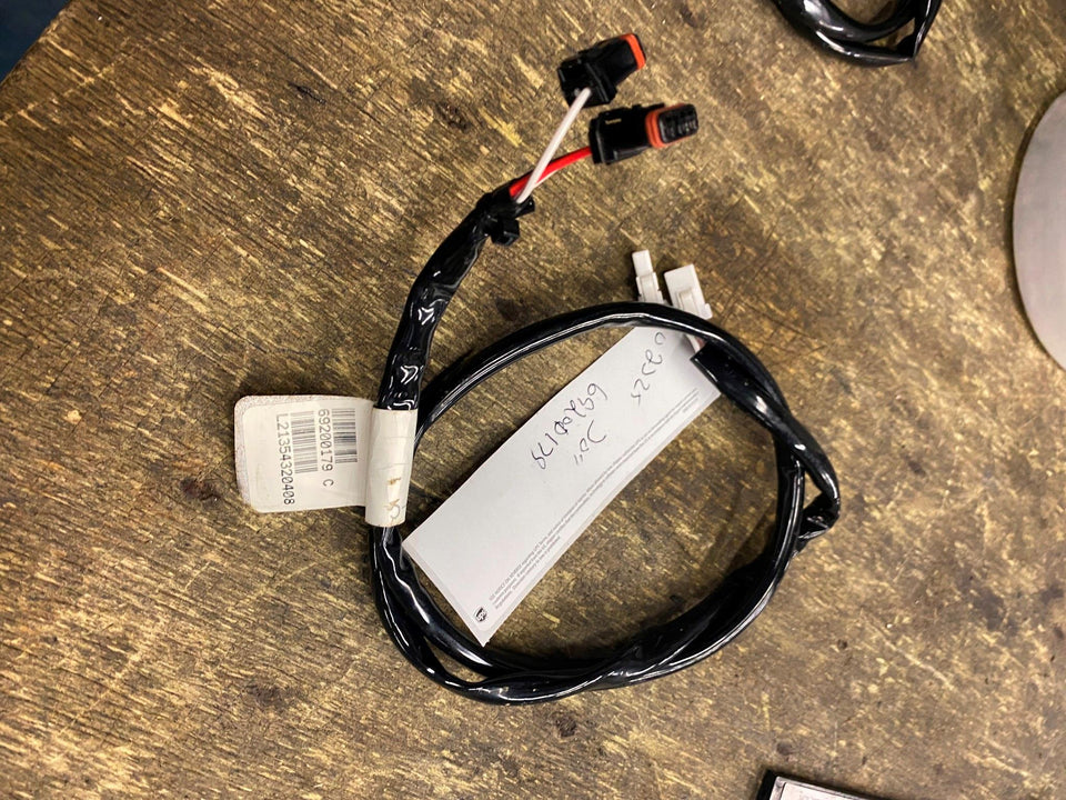 RIGHT HANDLEBAR WIRING SWITCHES HARLEY ROAD STREET GLIDE FLH 2021^ OEM 69200179