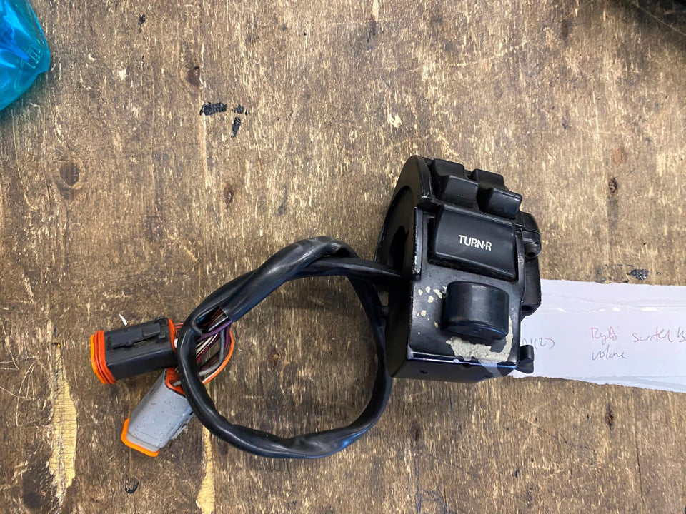 SWITCH BOX RADIO HARLEY HANDLEBAR 1989-1995 ULTRA CLASSIC FLH RIGHT BAGGER GLIDE