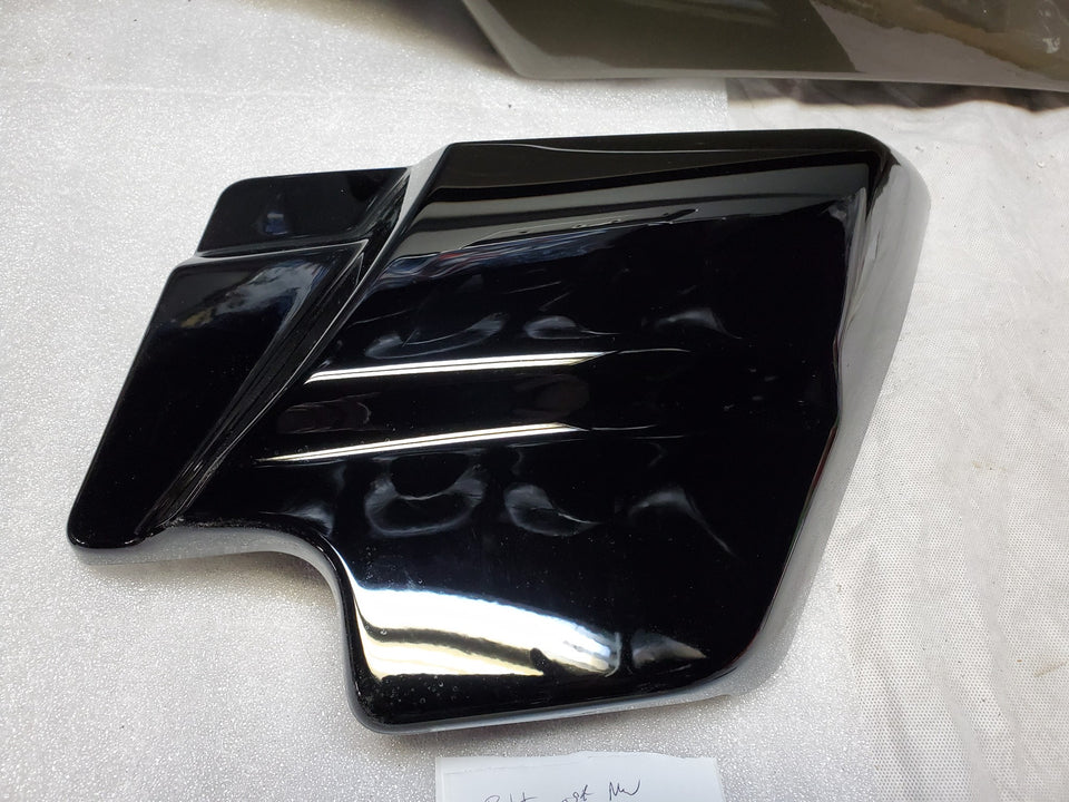 NEW BLACK RIGH SIDE FRAME COVER HARLEY TOURING BAGGER ULTRA FLHX GLIDE OEM 2009^