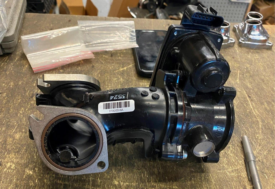 HARLEY 2017^ OEM TOURING M8 THROTTLE BODY INTAKE 55MM SOFTAIL TOURING 27200016A