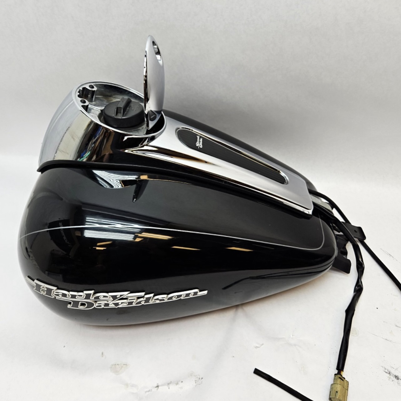 2009-2023 HARLEY DAVIDSON STREET GLIDE FUEL TANK.