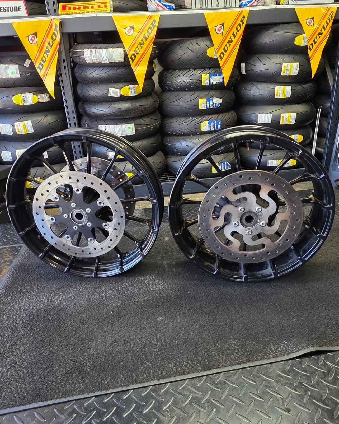 HARLEY-DAVIDSON 19" FRONT AND 18" REAR BLACK TURBINE WHEELS 