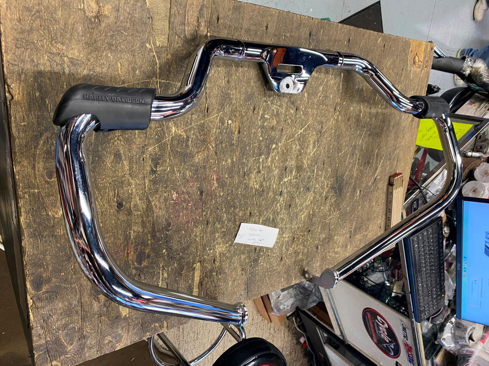 OEM HARLEY CHROME MUSTACHE ENGINE CRASH HIGHWAY BAR GUARD HARLEY SOFTAIL 18^ M8