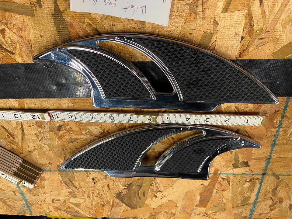 CUSTOM BILLET FLOORBOARDS PASSENGER HARLEY TOURING SOFTAIL CHOPPER CHROME RUBBER
