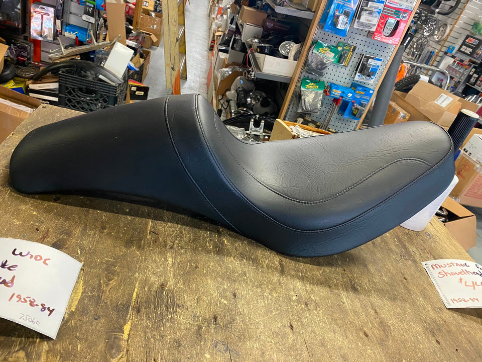 MUSTANG FASTBACK SEAT HARLEY SHOVELHEAD FLH FX WIDE GLIDE GUNFIGHTER BADLANDER