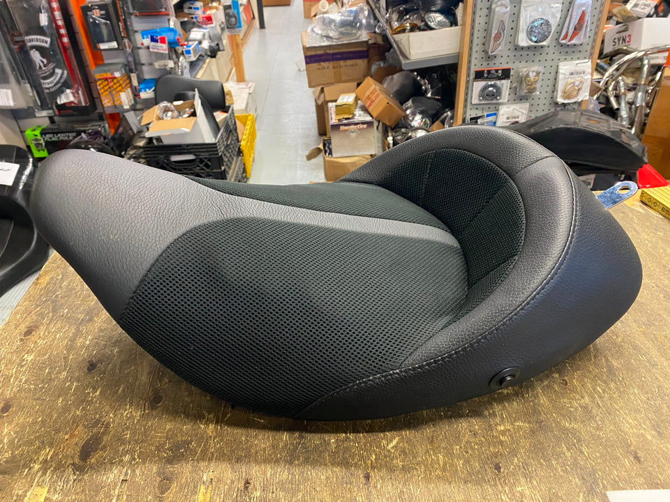 DANNY GRAY AIR HAWK SOLO SEAT HARLEY TOURING FLH STREET ROAD GLIDE BAGGER 2008^
