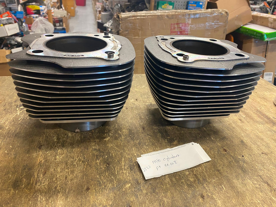 MILWAUKEE EIGHT CYLINDERS NEW T/O 4" SOFTAIL TOURING BIG TWIN PAIR 