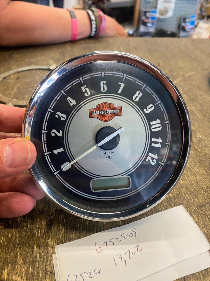 OEM HARLEY DAVIDSON SPEEDOMETER HERITAGE SOFTAIL 67525-09 19K 2009^