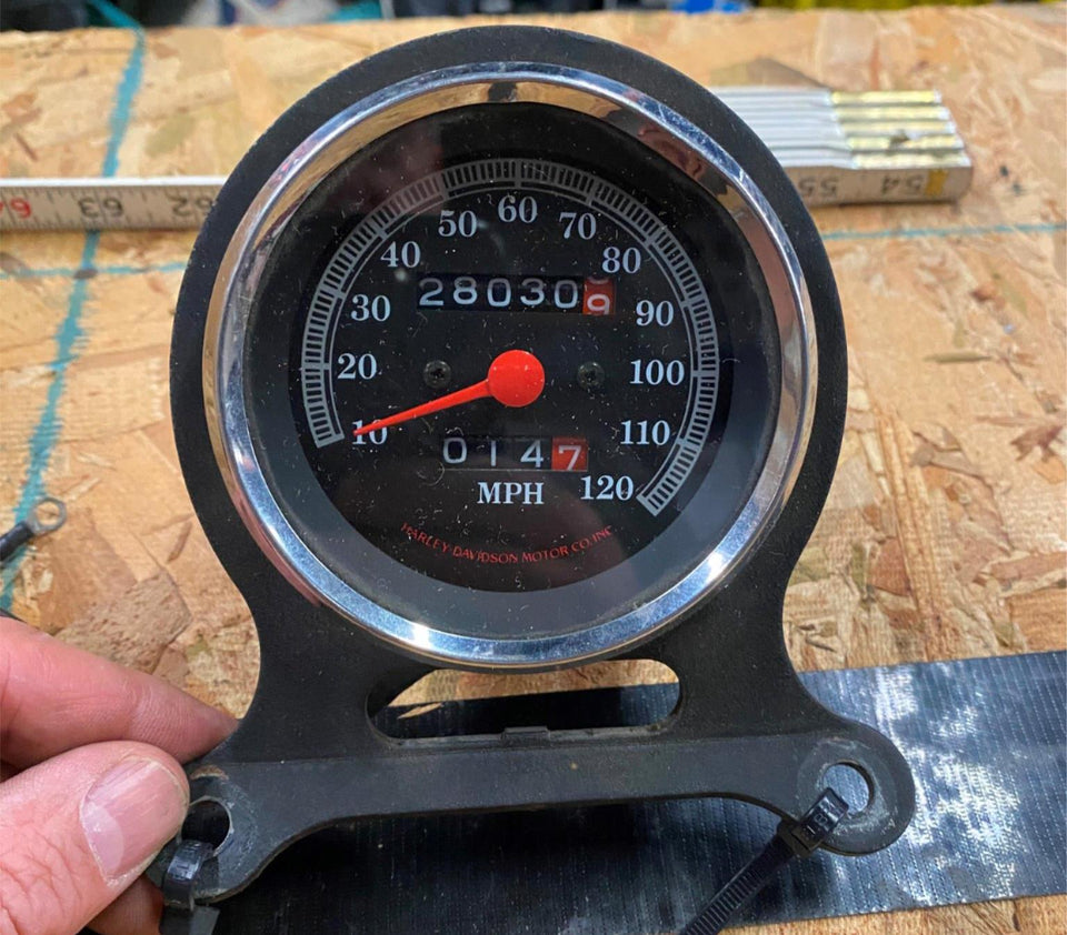 OEM SPEEDOMETER HARLEY SPORTSTER DYNA FXR 84-94 MOUNT BRACKET BLACK 883 FXD ASSY