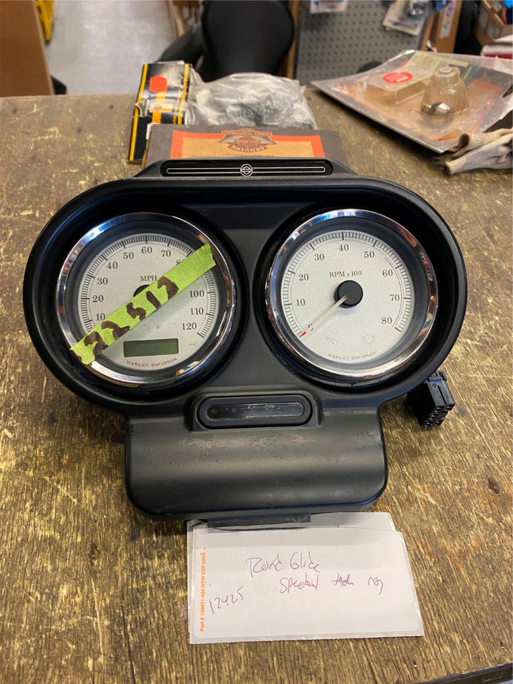 INSTRUMENT CLUSTER SPEEDOMETER TACH HOUSING HARLEY ROAD GLIDE INDICATOR FLHR 98^
