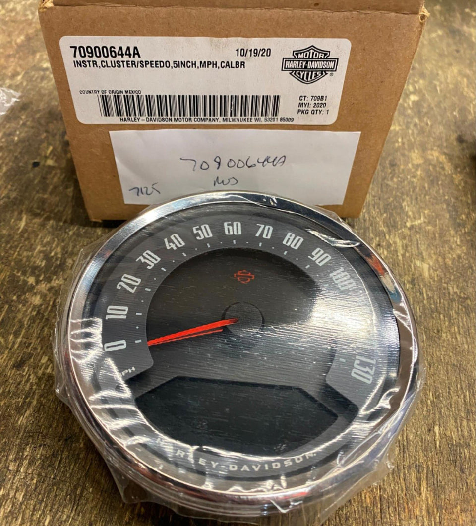 OEM HARLEY DAVIDSON 5" DIGITAL SPEEDOMETER CLUSTER NOS SOFTAIL M8 FLHC 70900644A