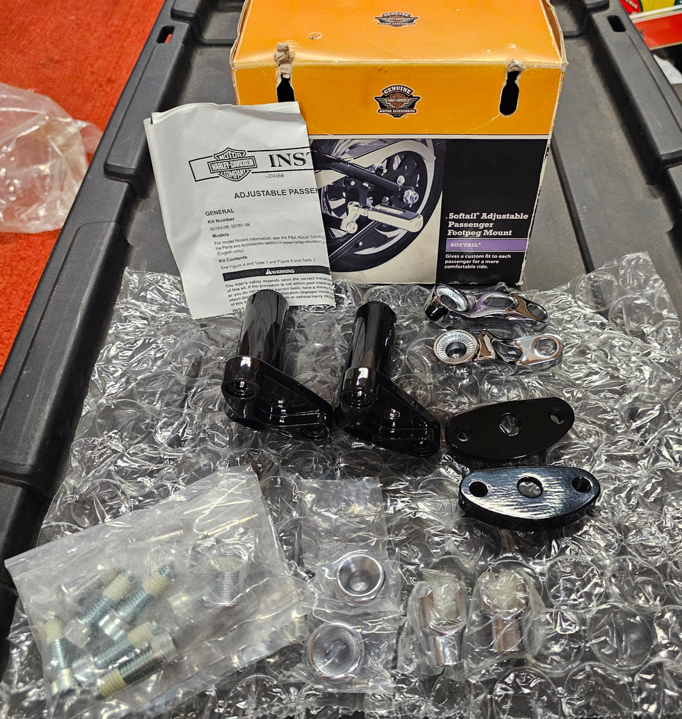 OEM HARLEY DAVIDSON ADJUSTABLE PASSENGER FOOTPEG MOUNT NOS SOFTAIL FLST 50787-09