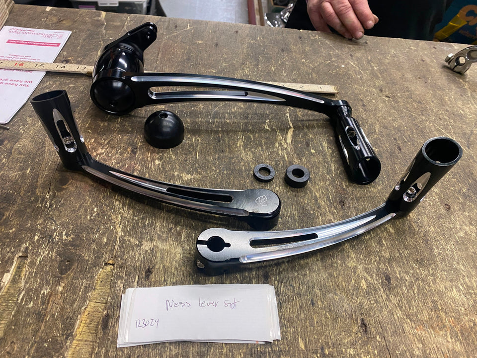 ARLEN NESS DEEP CUT BLACK SHIFT LEVERS PEGS BRAKE PEDAL HARLEY TOURING BAGGER FL