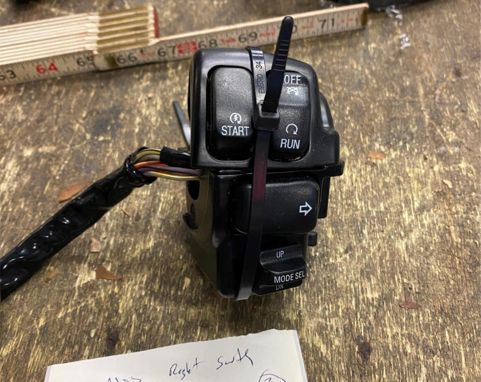 OEM HARLEY RIGHT SWITCH BOX ASSY WIRING NOS RADIO FLH TOURING BAGGER 71593-96