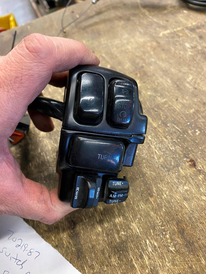 RIGHT SIDE SWITCHBOX RADIO FLH ULTRA CLASSIC 1996 HARLEY TOURING CRUISE TUNE OEM