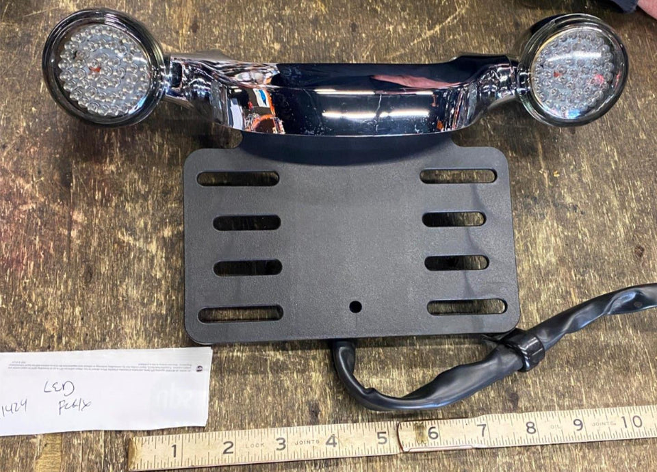 REAR TURN SIGNAL BAR LICENSE PLATE BRAKE LIGHT LED HARLEY OEM STREET ROAD GLIDE