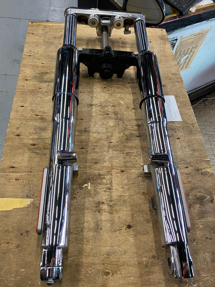 CHROME FRONT FORK ASSY HARLEY CONVERTIBLE 2007^ HERITAGE FATBOY 41MM TREES SLIDE