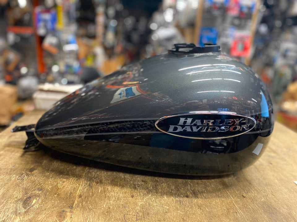 BLACK CHARCOAL GAS TANK HARLEY ROAD STREET GLIDE BAGGER 2008^ EMBLEM FLTR FLH