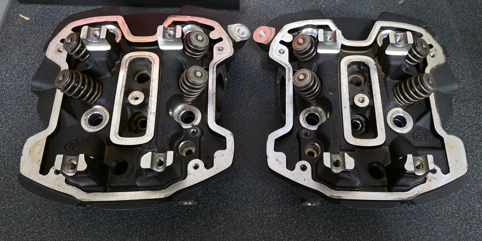 PAIR STOCK 114 CYLINDER HEADS HARLEY M8 SOFTAIL STD 280 MILES TOURING NEW T/O