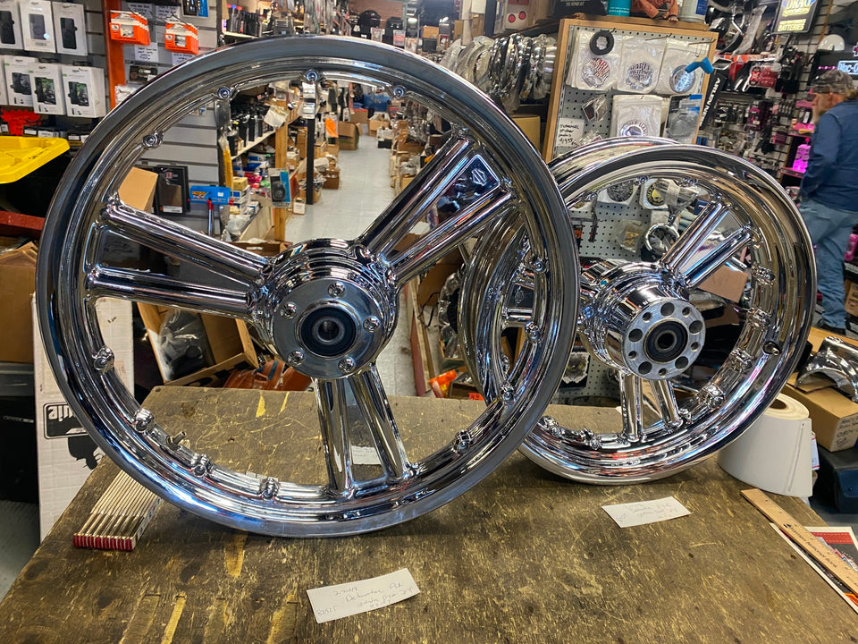 PR DETONATOR HARLEY CUSTOM 3 SPOKE MAG WHEELS CHROME DYNA SPORTSTER & CHOPPER 16X3 21X2.5