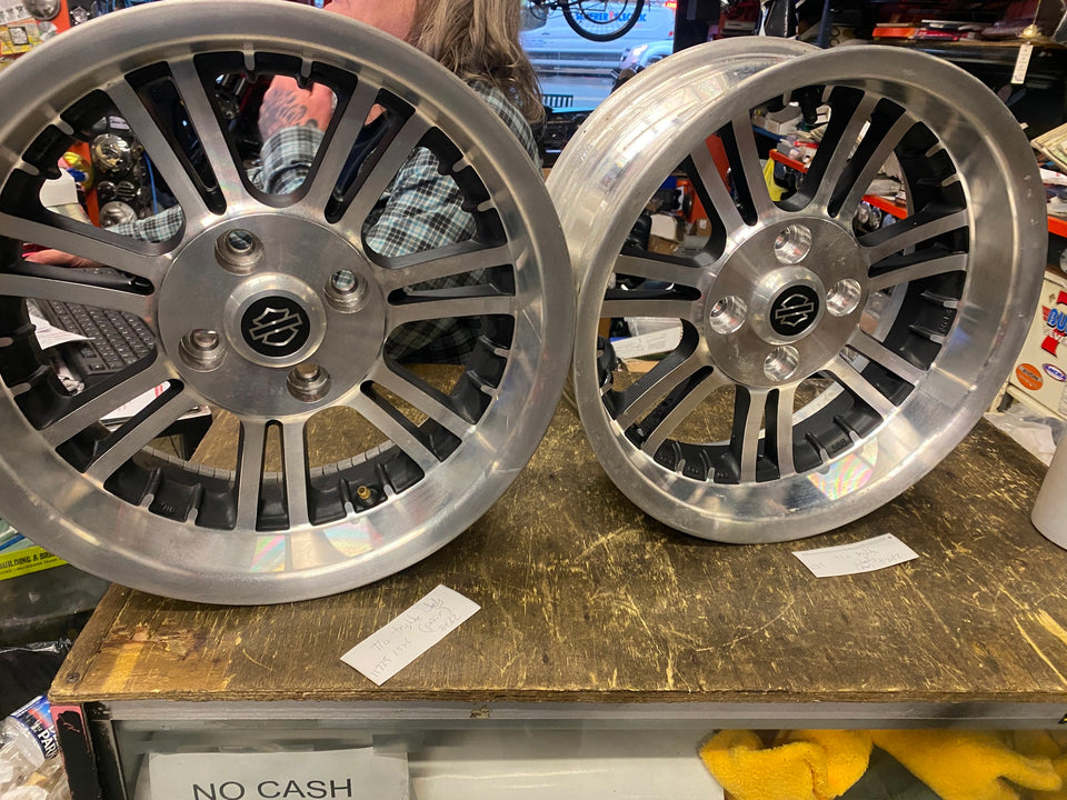 PAIR TRIGLIDE MAG WHEELS FACTORY STOCK OEM 15X5.5 TAKEOFFS W CENTERS TRIKE