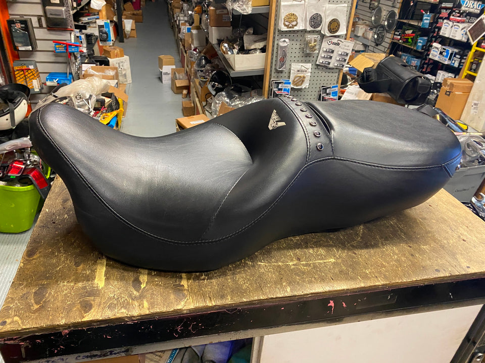 HARLEY ROAD KING SEAT STUDS 2008^ FLHR FACTORY OEM CLASSIC TOURING BAGGER STOCK