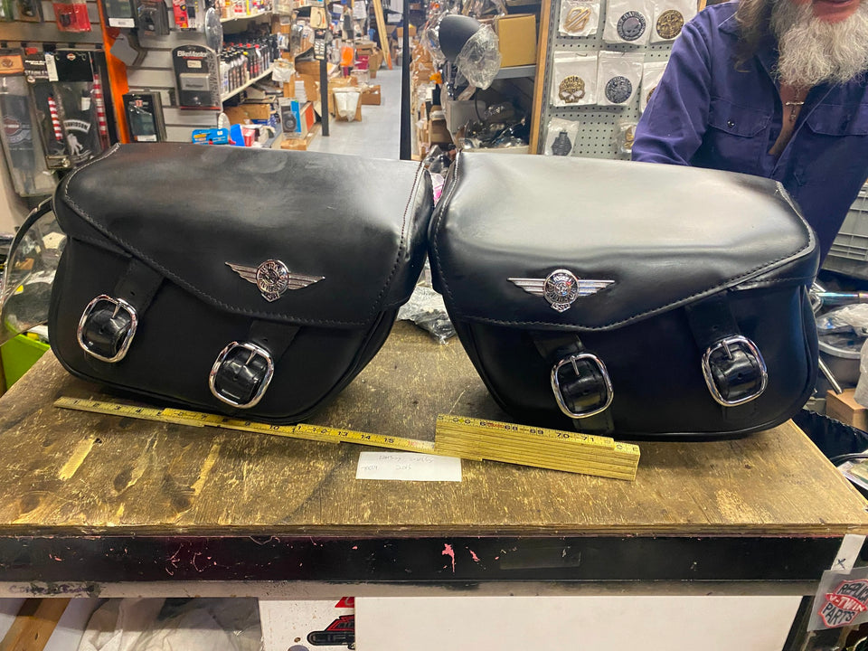 OEM HARLEY LEATHER BOLT ON SADDLEBAGS FATBOY SOFTAIL NOSTALGIA FACTORY LOGO FLST